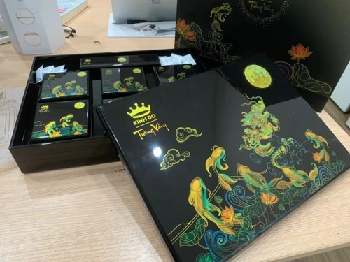 Bánh trung thu Kinh Đô Trăng Vàng Black And Gold Kim Cương Hộp 6 Bánh