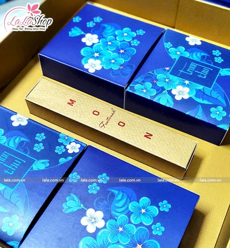 Hộp 4 Bánh Trung Thu Hoa Xanh Thiên Thanh Kèm Trà Tân Dân Lợi