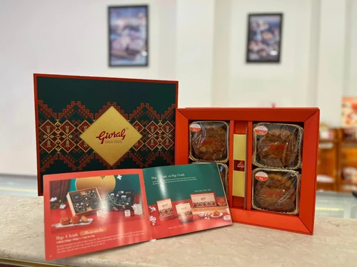 Hộp 4 Bánh Trung Thu Givral Sum Vầy 1