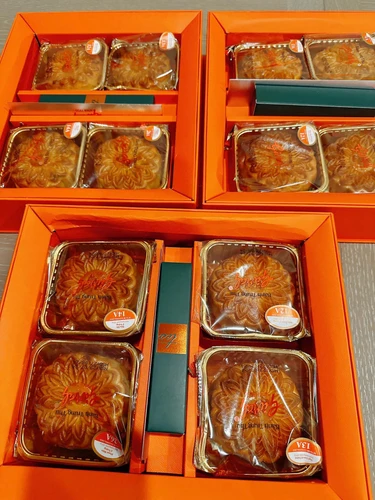 Hộp 4 Bánh Trung Thu Givral Sum Vầy 1