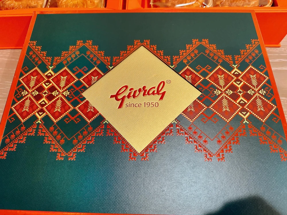 Hộp 4 Bánh Trung Thu Givral Sum Vầy 1