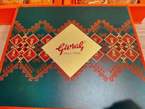 Hộp 4 Bánh Trung Thu Givral Sum Vầy 1