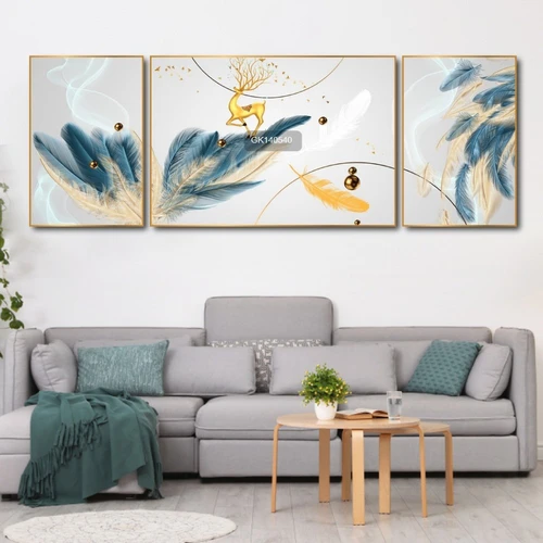 Tranh Treo Tường Hươu Vàng Và Lông Vũ Nghệ Thuật