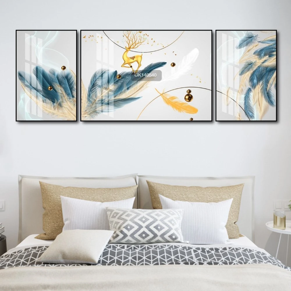 Tranh Treo Tường Hươu Vàng Và Lông Vũ Nghệ Thuật