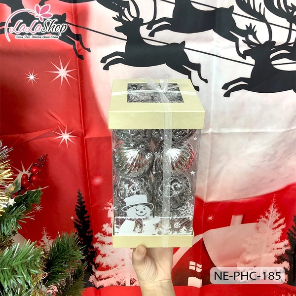 Hộp 12 quả châu đỏ 6cm và 4 hộp quà nhiều màu sắc lung linh trang trí noel