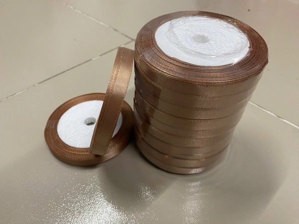 Cuộn Ruy Băng Lụa Trơn Màu Nâu Bản Rộng 1cm Dài 22m