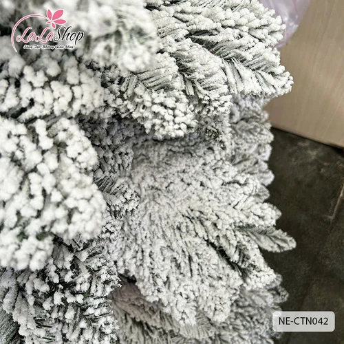 Cây thông đầu nhọn phủ tuyết - Cây treo