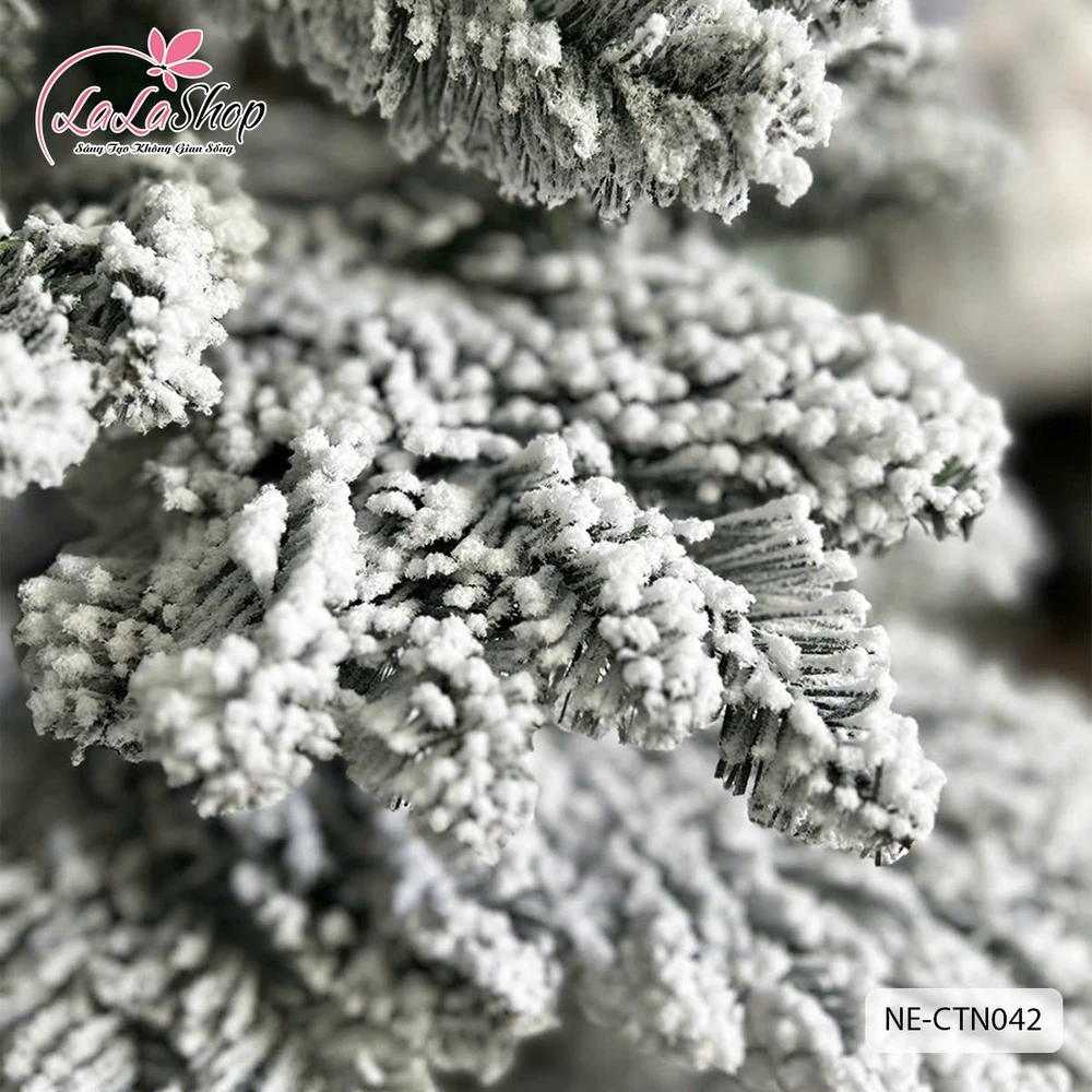 Cây thông đầu nhọn phủ tuyết - Cây treo