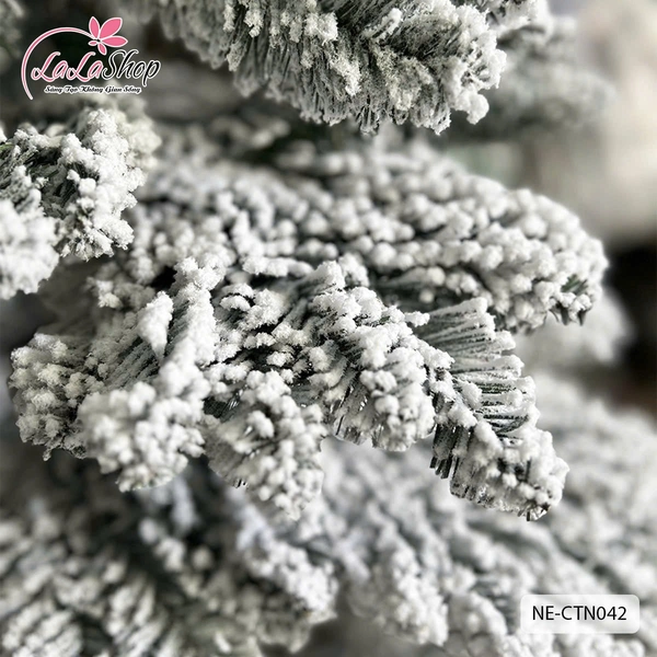 Cây thông đầu nhọn phủ tuyết - Cây treo