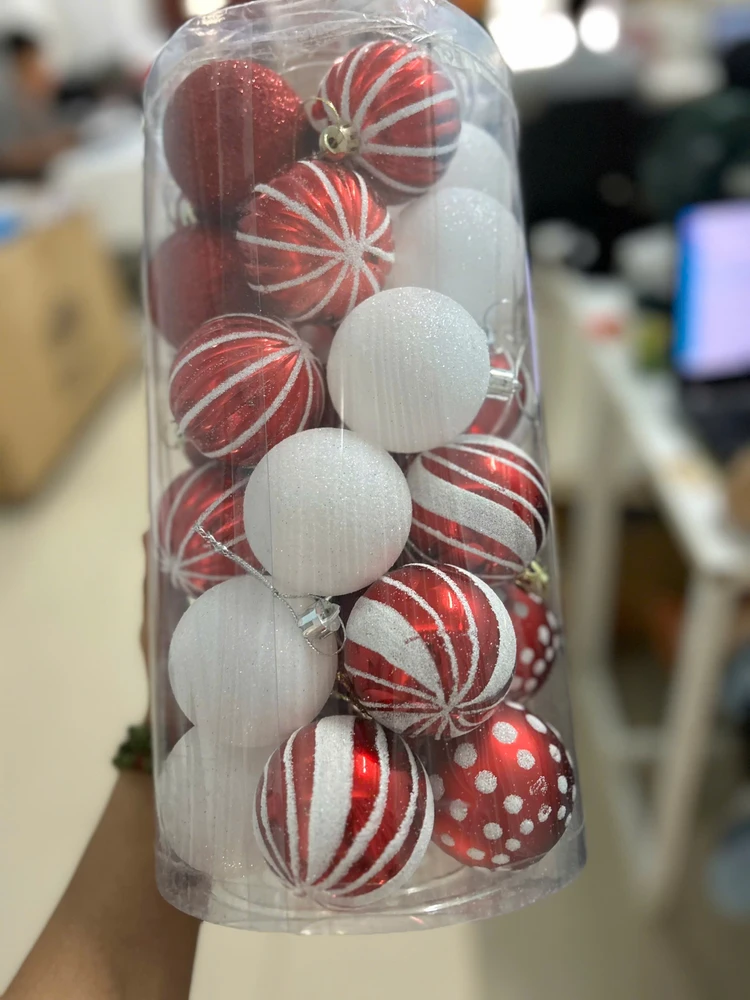 Hộp 24 quả châu 6cm sắc đỏ trắng kim tuyến họa tiết trang trí cây thông noel