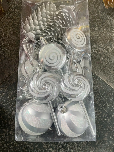 Hộp châu kẹo nhiều họa tiết nhiều màu treo trang trí noel