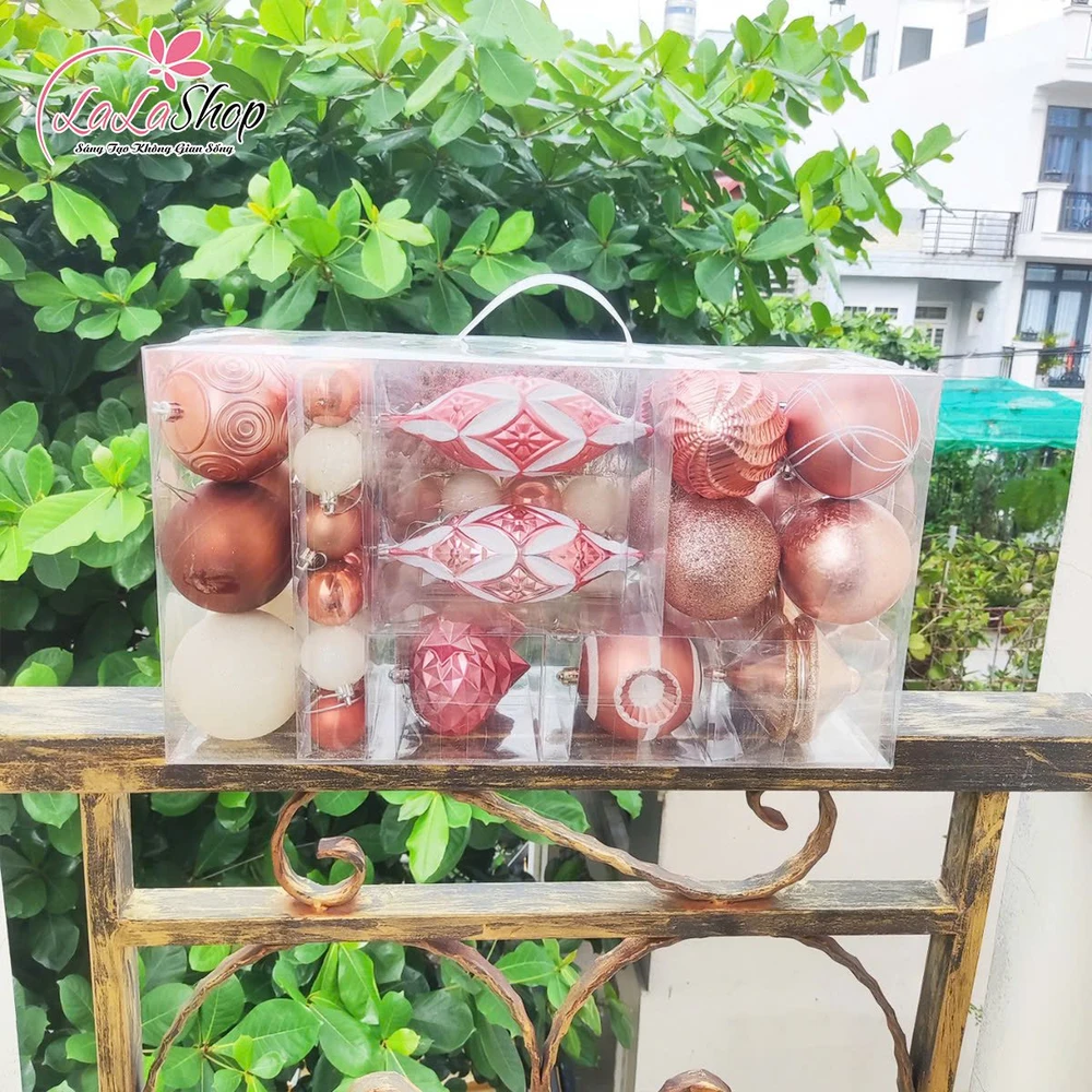 Hộp quả châu cao cấp màu hồng nude nhiều họa tiết trang trí noel