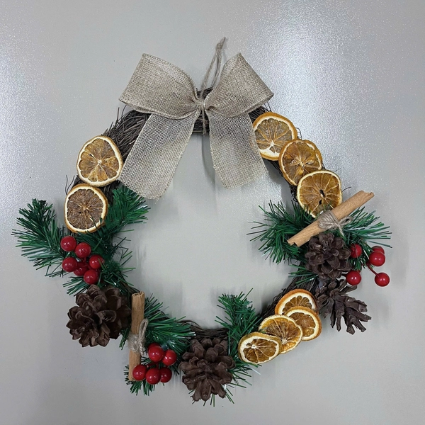 Vòng nguyệt quế cam quế và quả thông 30cm trang trí noel
