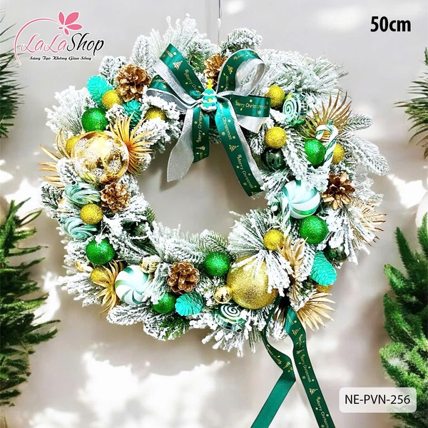 Vòng nguyệt quế 50cm trang trí noel với những quả châu vàng và nơ xanh lung linh sắc màu