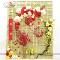 Tiểu cảnh mành tre nón lá pháo đỏ hoa xuân trang trí tết