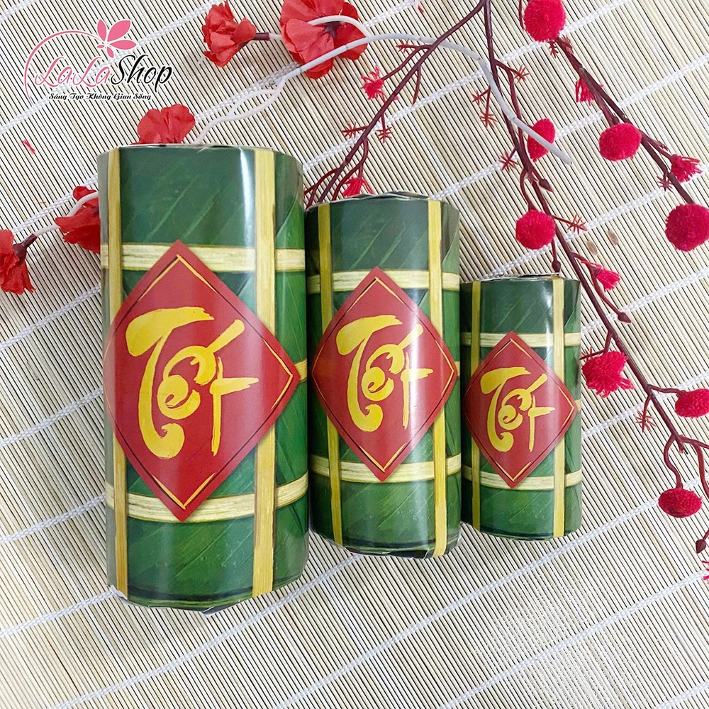 Mô hình bánh tét trang trí tết có chữ tết	vàng vạn sự như ý chữ vàng nền đỏ