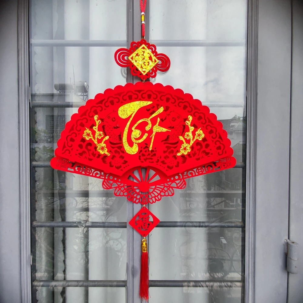Liễn quạt nhung đỏ chữ Tết vàng treo cửa trang trí tết tài lộc