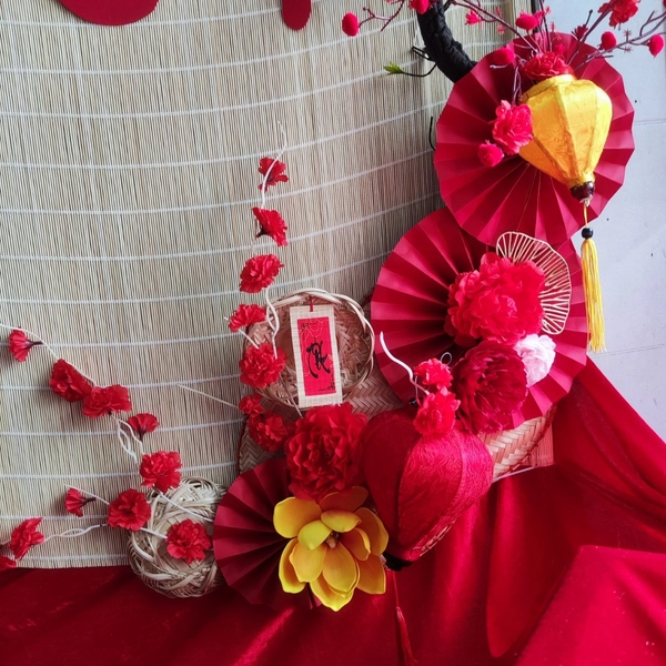 Tiểu Cảnh Trang Trí Mành Tre Quạt Hoa Anh Đào Rực Rỡ Mừng Xuân Sum Vầy