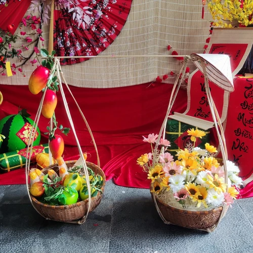 Tiểu Cảnh Trang Trí Mành Tre Quạt Hoa Anh Đào Rực Rỡ Mừng Xuân Sum Vầy