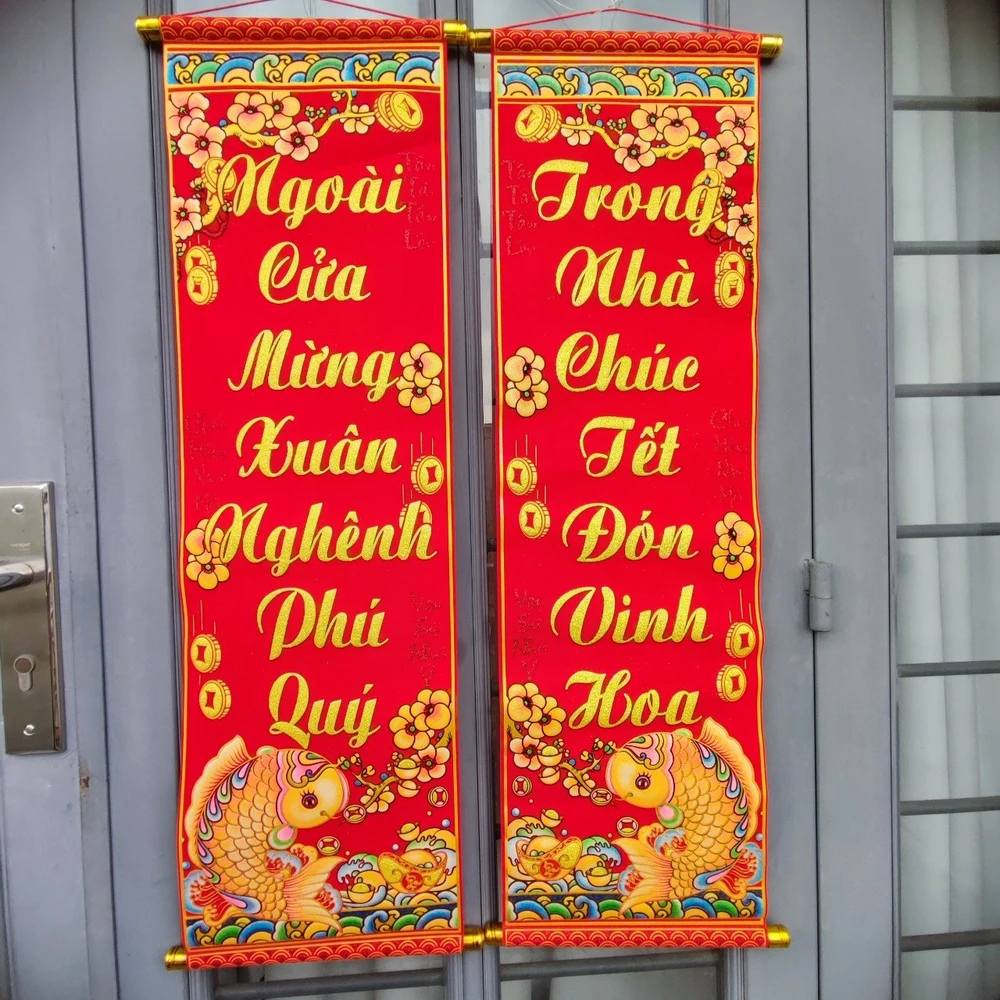 Bộ liễn câu đối Ngoài cửa mừng xuân - Trong nhà đón tết (Cá Chép)