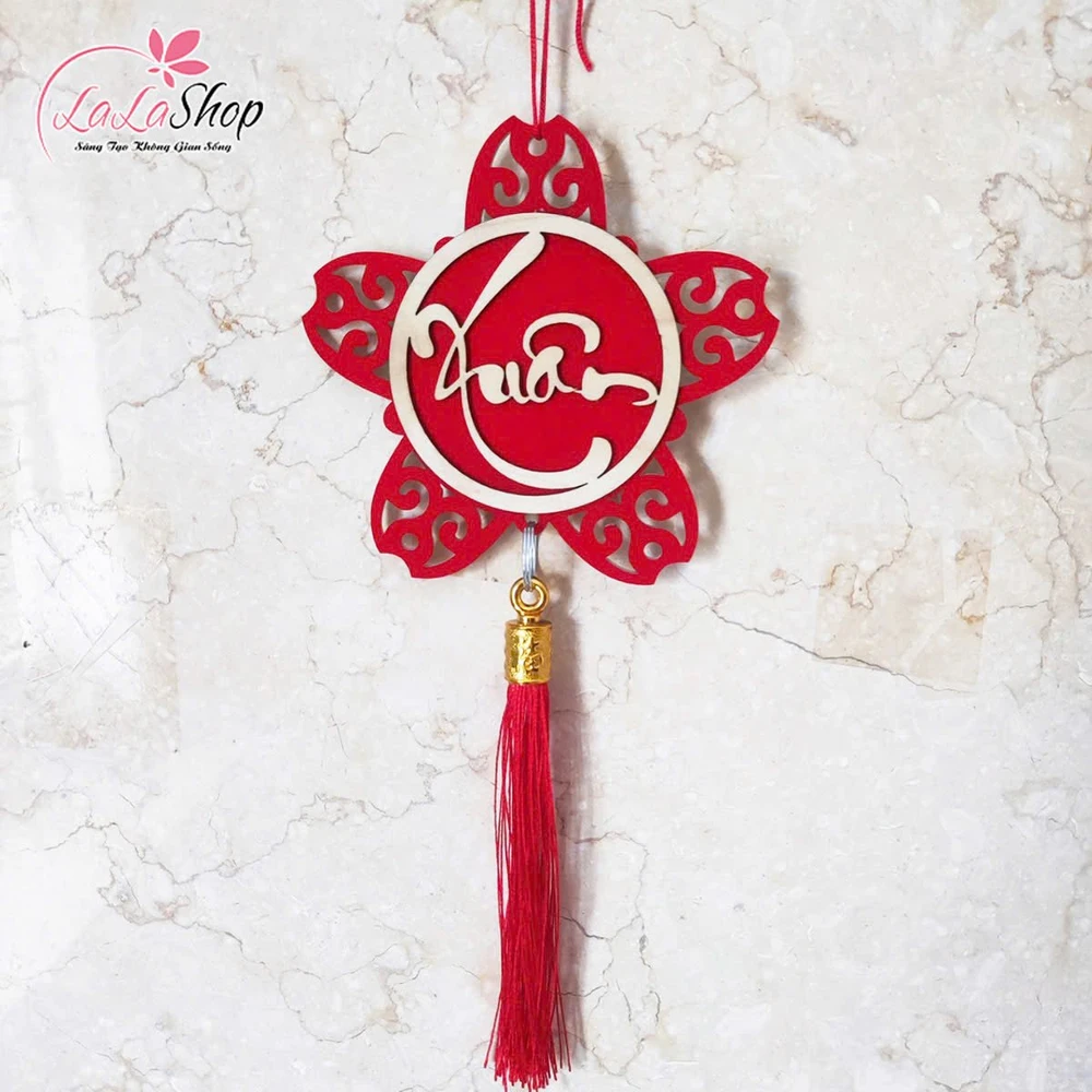 Lộc treo tết bông hoa đỏ chữ thư pháp trang trí tết