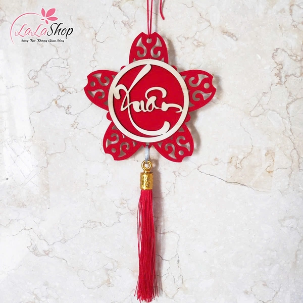 Lộc treo tết bông hoa đỏ chữ thư pháp trang trí tết