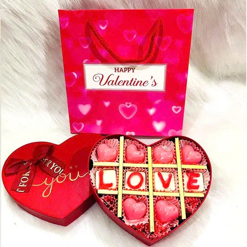 Hộp Socola 10 viên quà tặng Valentine ấm áp chữ Love