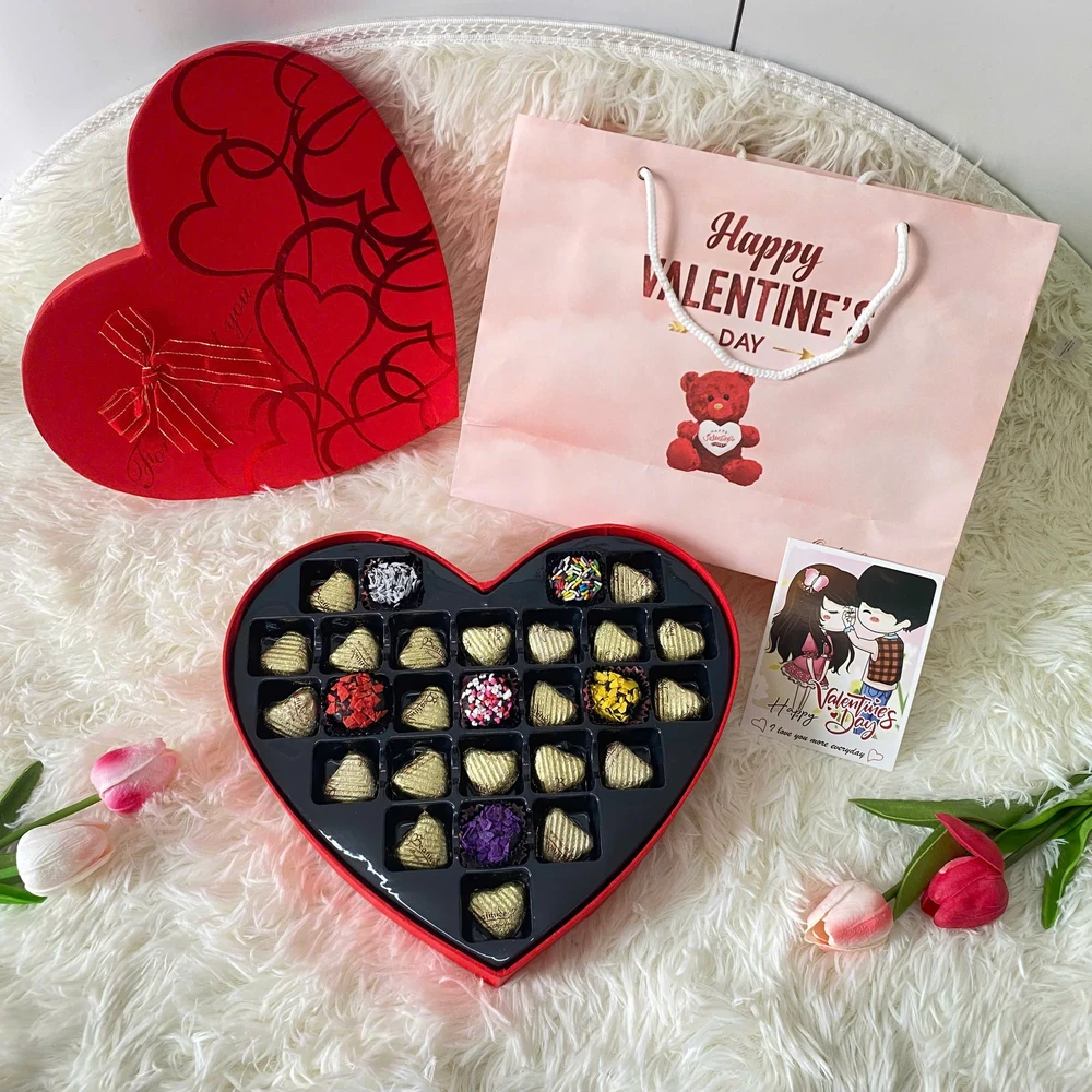 Hộp 27 viên socola tươi và trái tim vàng quà tặng Valentine ấm áp