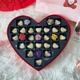 Hộp 27 viên socola tươi và trái tim vàng quà tặng Valentine ấm áp