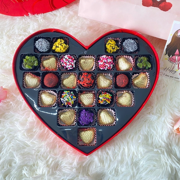 Hộp 27 viên socola tươi và trái tim vàng quà tặng Valentine ý nghĩa