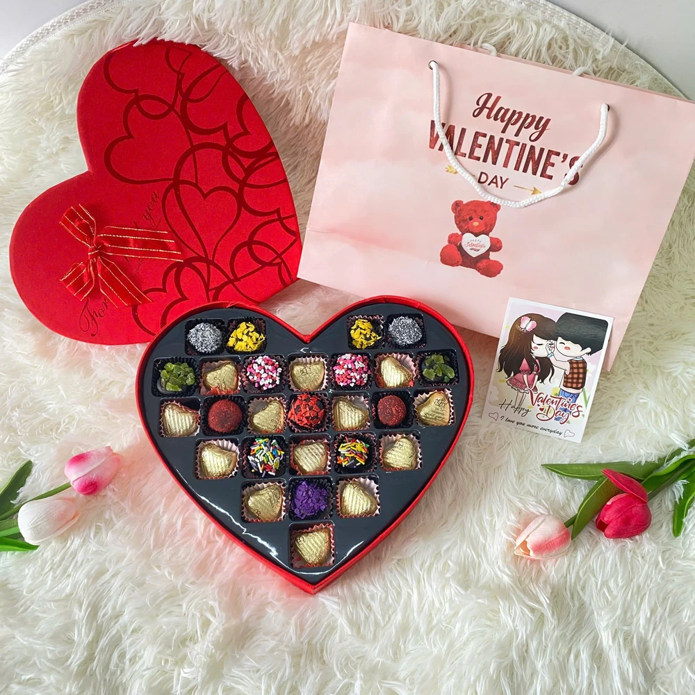 Hộp 27 viên socola tươi và trái tim vàng quà tặng Valentine ý nghĩa