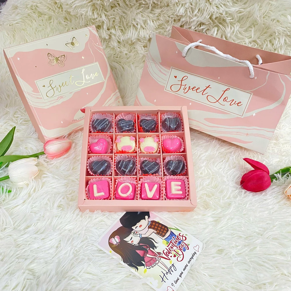 Hộp 16 viên socola chữ love hồng quà tặng valentine ấm áp ngọt ngào