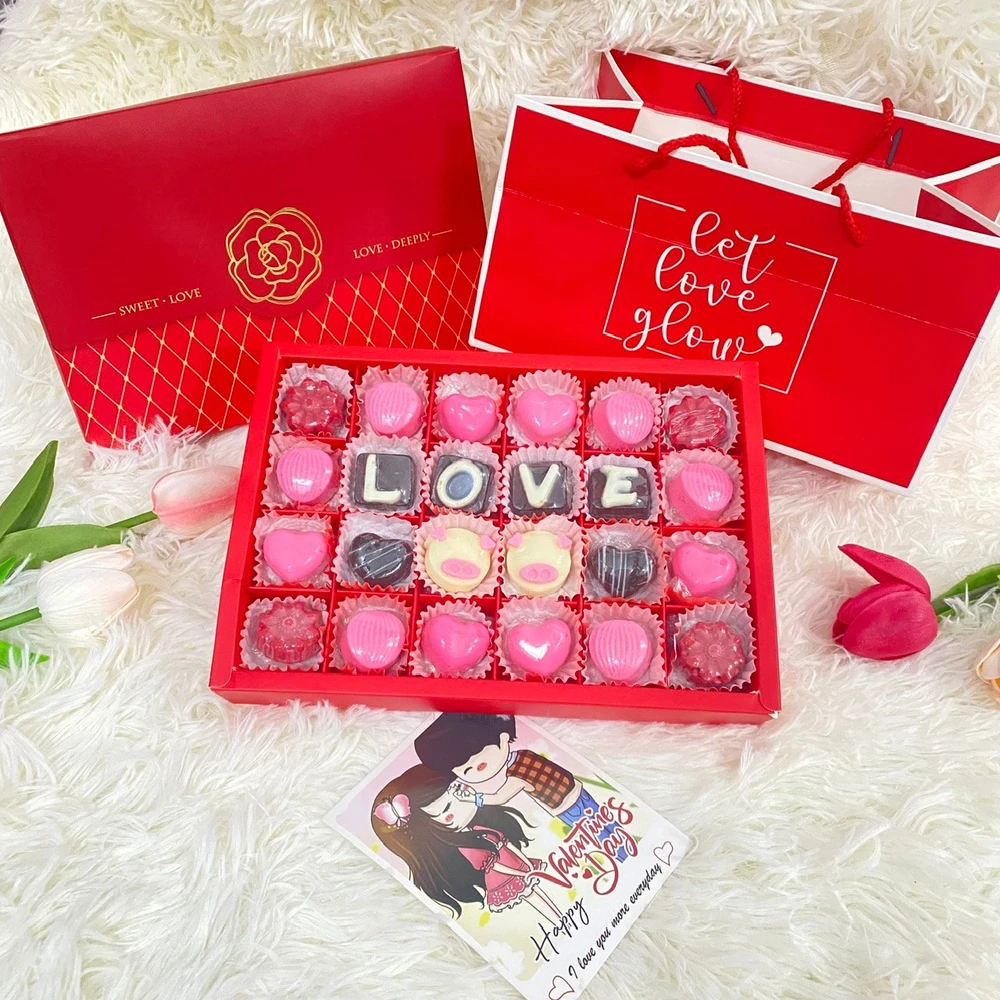 Hộp 24 viên socola chữ love trái tim hồng quà tặng valentine ngọt ngào