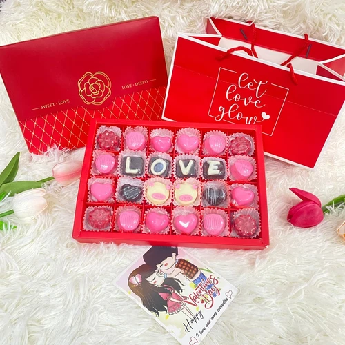 Hộp 24 viên socola chữ love trái tim hồng quà tặng valentine ngọt ngào