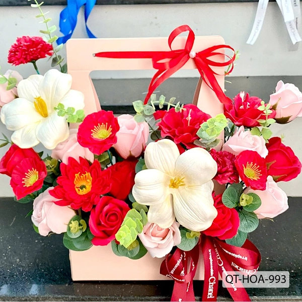 Giỏ hoa sáp thơm khoe sắc rực rỡ quà tặng ý nghĩa