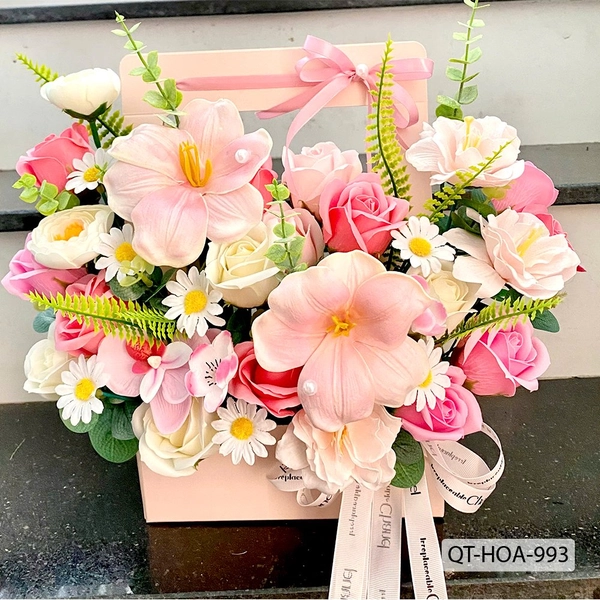 Giỏ hoa sáp thơm khoe sắc rực rỡ quà tặng ý nghĩa