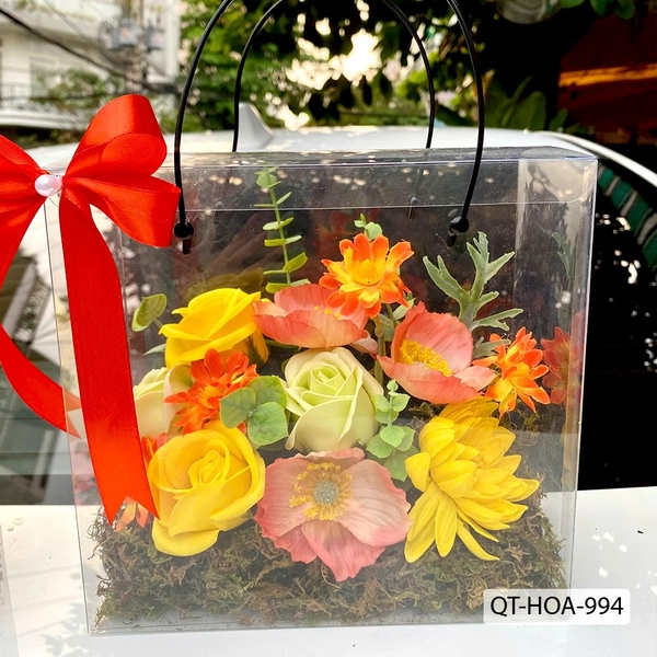 Hộp Hoa Sáp Mica Sang Trọng Món Quà Ngọt Ngào Ý Nghĩa