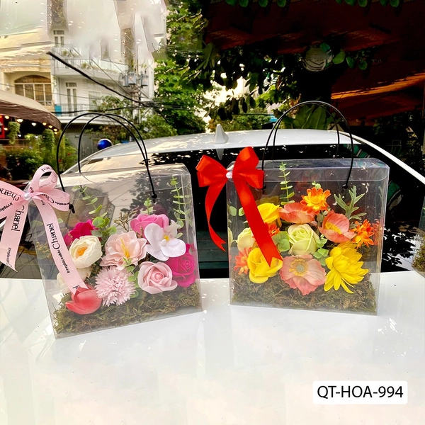 Hộp Hoa Sáp Mica Sang Trọng Món Quà Ngọt Ngào Ý Nghĩa