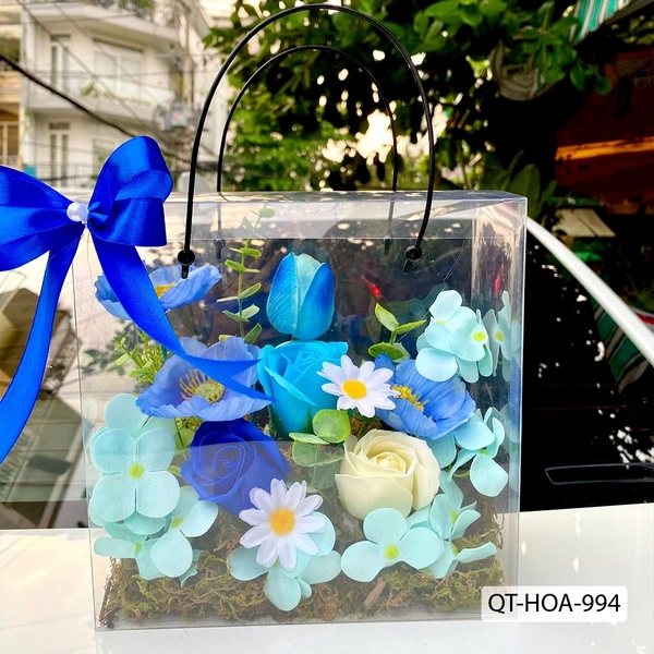 Hộp Hoa Sáp Mica Sang Trọng Món Quà Ngọt Ngào Ý Nghĩa