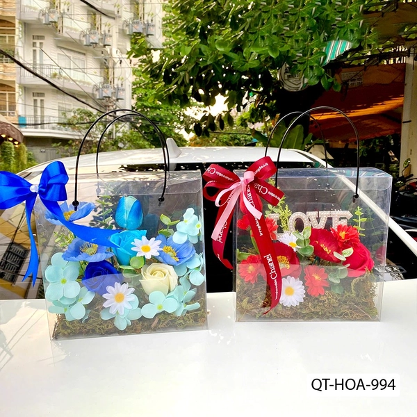 Hộp Hoa Sáp Mica Sang Trọng Món Quà Ngọt Ngào Ý Nghĩa