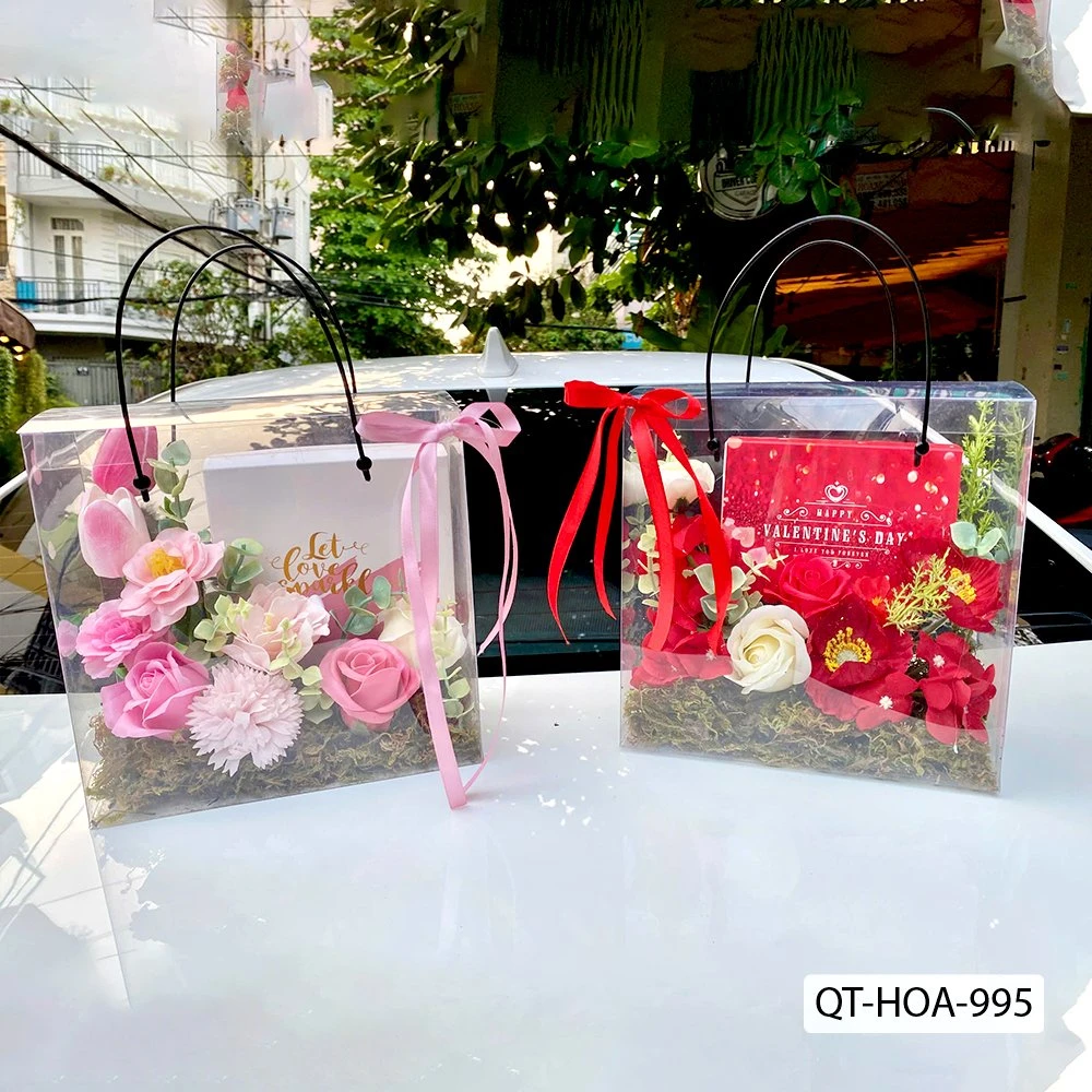 Set Quà Tặng Hộp Mica Hoa Sáp Lung Linh Và Socola Valentine Ngọt Ngào