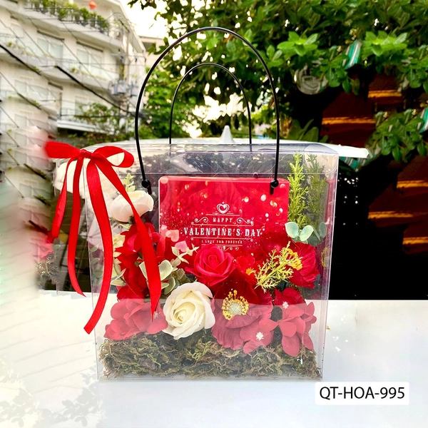 Set Quà Tặng Hộp Mica Hoa Sáp Lung Linh Và Socola Valentine Ngọt Ngào