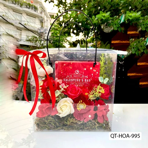 Set Quà Tặng Hộp Mica Hoa Sáp Lung Linh Và Socola Valentine Ngọt Ngào