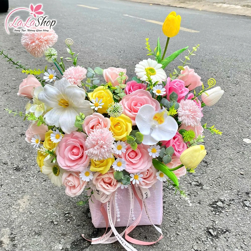 Chậu Hoa Hồng Sáp Thơm Ngọt Ngào Mix Hoa Lan Trắng Món Quà Ý Nghĩa