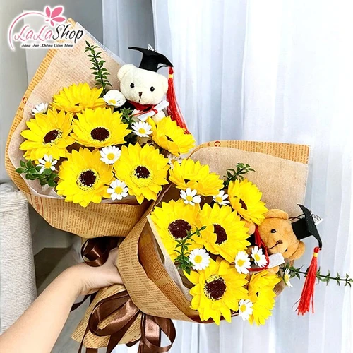 Bó hoa tốt nghiệp với Gấu, Cừu Bông xinh xắn mix cúc trắng mini