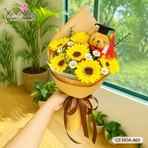 Bó hoa tốt nghiệp với Gấu, Cừu Bông xinh xắn mix cúc trắng mini