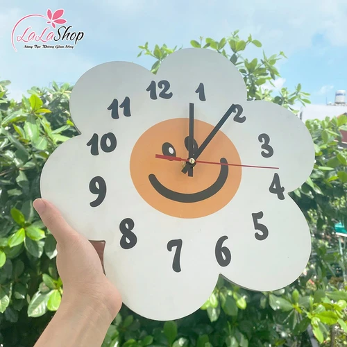 Đồng Hồ Gỗ Treo Tường Hình Hoa Cúc Trắng Mặt Cười