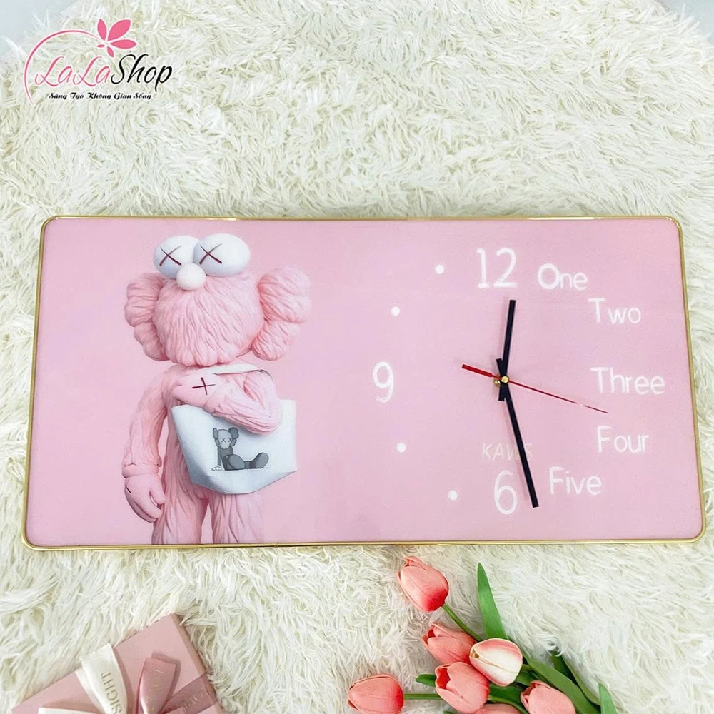 Tranh Đồng Hồ Treo Tường UV Pha Lê Bóng Gấu Kaws Hồng Hiện Đại