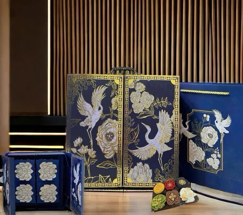 Hộp 4 Bánh Trung Thu Tân Dân Lợi Thiên Vũ Cát Tường