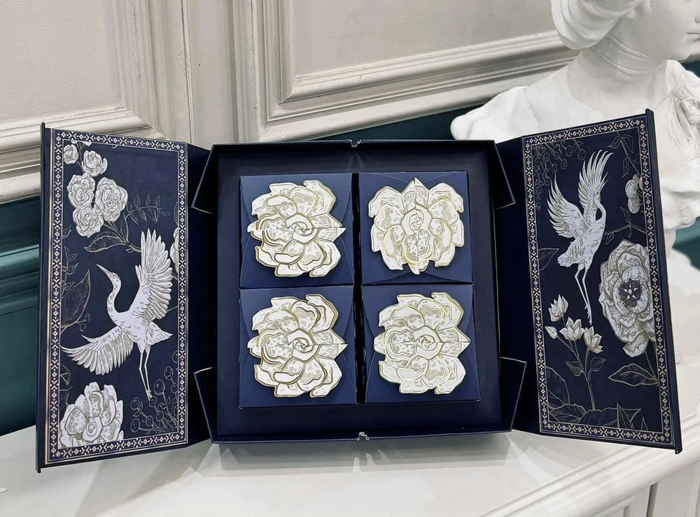 Hộp 4 Bánh Trung Thu Tân Dân Lợi Thiên Vũ Cát Tường